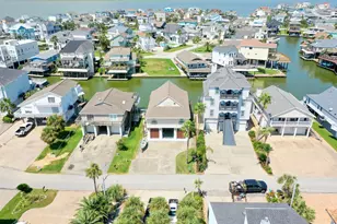 1822 Port O' Call St, Tiki Island, TX 77554 - Photo 44