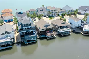 1822 Port O' Call St, Tiki Island, TX 77554 - Photo 48