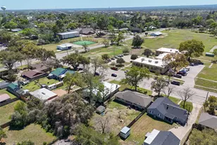234 E Obryant St, Bellville, TX 77418 - Photo 40