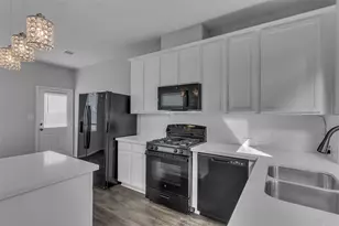 5327 CJ Walker Ln, Houston, TX 77048 - Photo 8