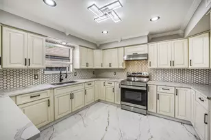 7834 Vickijohn Dr, Houston, TX 77071 - Photo 1