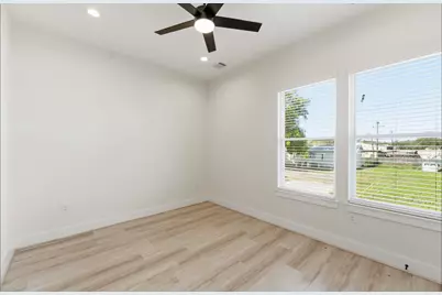 7809 Dyer St, Houston, TX 77088 - Photo 6