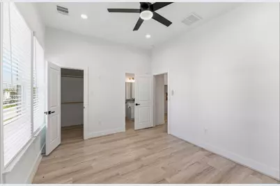 7809 Dyer St, Houston, TX 77088 - Photo 24