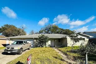 7 Richards Courts, La Marque, TX 77568 - Photo 1