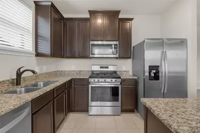 7730 Boulder Sunstone Ln, Conroe, TX 77304 - Photo 10