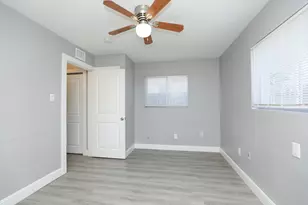 8127 Colonial Ln, Houston, TX 77051 - Photo 16