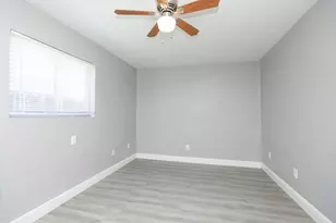 8127 Colonial Ln, Houston, TX 77051 - Photo 12