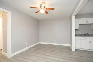 8127 Colonial Ln, Houston, TX 77051 - Photo 4