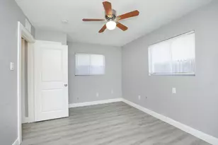 8127 Colonial Ln, Houston, TX 77051 - Photo 20
