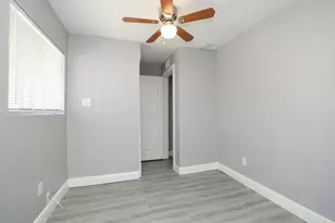 8127 Colonial Ln, Houston, TX 77051 - Photo 14