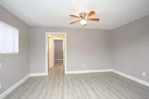 8127 Colonial Ln, Houston, TX 77051 - Photo 4
