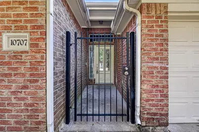 10707 Lyndon Meadows Drive, Houston, TX 77095 - Photo 4