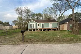 4605 Dakota St, Dickinson, TX 77539 - Photo 1