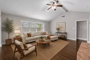 11703 Brighton Ln, Meadows Place, TX 77477 - Photo 2