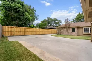 11703 Brighton Ln, Meadows Place, TX 77477 - Photo 38