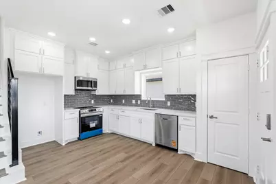 230 S Y Street, La Porte, TX 77571 - Photo 2