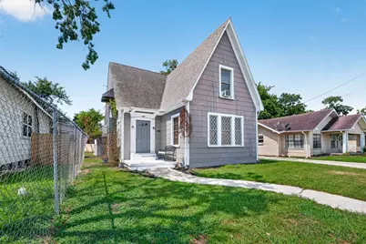 415 W Pearce Street, Baytown, TX 77520 - Photo 2