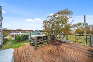 695 Wightman St, Matagorda, TX 77457 - Photo 10