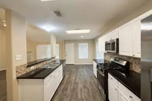 308 Glade Bridge Ln, Dickinson, TX 77539 - Photo 4