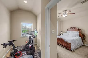 1015 Vaulted Oak St, Houston, TX 77008 - Photo 32