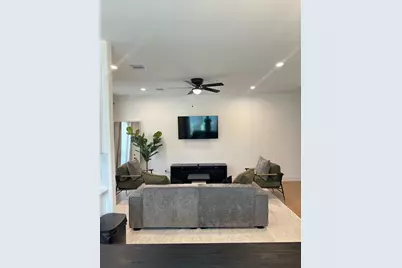 5774 Heron Drive #B, Houston, TX 77033 - Photo 2