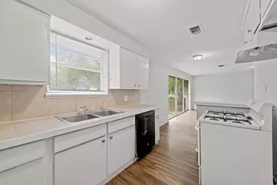 408 Grantham Road, Baytown, TX 77521 - Photo 4