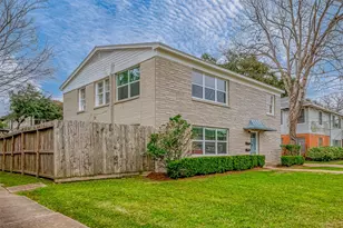 4509 Larch Ln, Bellaire, TX 77401 - Photo 2