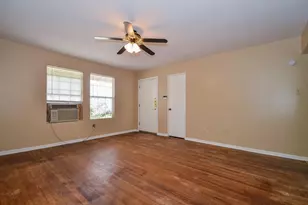 5515 Flamingo Dr, Houston, TX 77033 - Photo 8
