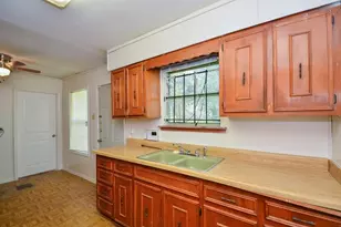 5515 Flamingo Dr, Houston, TX 77033 - Photo 16