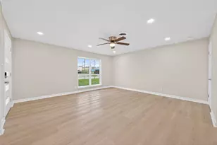1341 Conrad Sauer Dr, Houston, TX 77043 - Photo 6