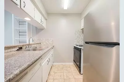 1108 W Tri Oaks Lane #150, Houston, TX 77043 - Photo 12
