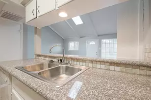 1108 W Tri Oaks Ln, Houston, TX 77043 - Photo 14