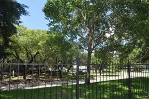 10811 Richmond Ave, Houston, TX 77042 - Photo 32