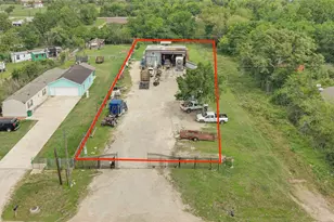 811 Coen Rd, Rosharon, TX 77583 - Photo 2