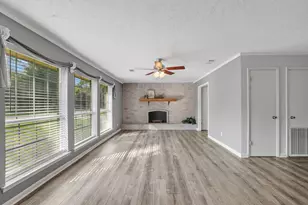 2403 Rosebud St, Nederland, TX 77627 - Photo 8