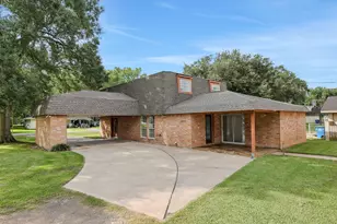 2403 Rosebud St, Nederland, TX 77627 - Photo 2