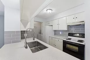 3919 Fairmont Pkwy, Pasadena, TX 77504 - Photo 10