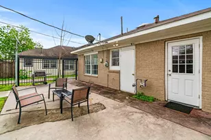 5217 Claremont St, Houston, TX 77023 - Photo 12