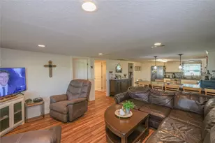 29523 County Rd 25, Damon, TX 77430 - Photo 12
