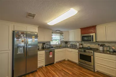 29523 County Road 25, Damon, TX 77430 - Photo 2