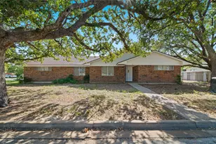 674 N Polk, Giddings, TX 78942 - Photo 2