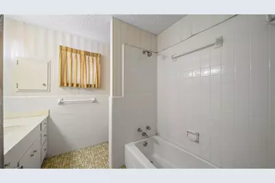 674 N Polk, Giddings, TX 78942 - Photo 16