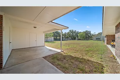 674 N Polk, Giddings, TX 78942 - Photo 18