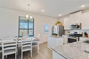 12242 N Chestnut Hls Dr, Conroe, TX 77303 - Photo 10