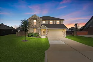 12242 N Chestnut Hls Dr, Conroe, TX 77303 - Photo 2