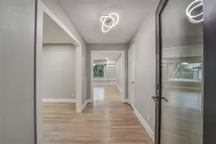 5318 Queensloch Dr, Houston, TX 77096 - Photo 2