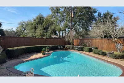 520 Sycamore Street, Lake Jackson, TX 77566 - Photo 8