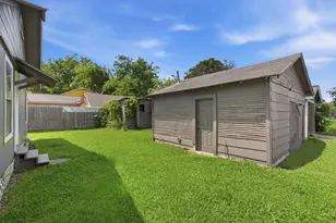 204 W Murrill St, Baytown, TX 77520 - Photo 30