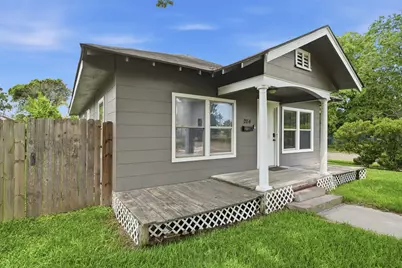 204 W Murrill Street, Baytown, TX 77520 - Photo 2