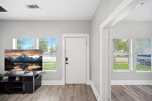 204 W Murrill St, Baytown, TX 77520 - Photo 10
